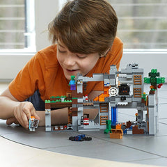 LEGO Minecraft: The Bedrock Adventures - 644 Piece Building Kit [LEGO, #21147]
