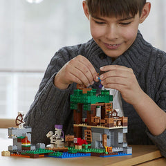 LEGO Minecraft: The Skeleton Attack - 457 Piece Building Set [LEGO, #21146]
