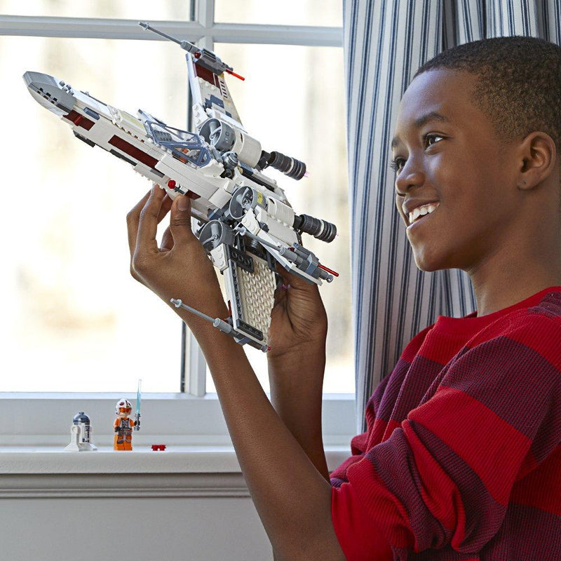 LEGO Star Wars: X-Wing Starfighter - 730 Piece Building Kit [LEGO, #75218]