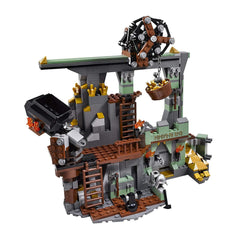 LEGO The Hobbit: The Battle of the Five Armies - The Lonely Mountain - 866 Piece Building Set [LEGO, #79018]